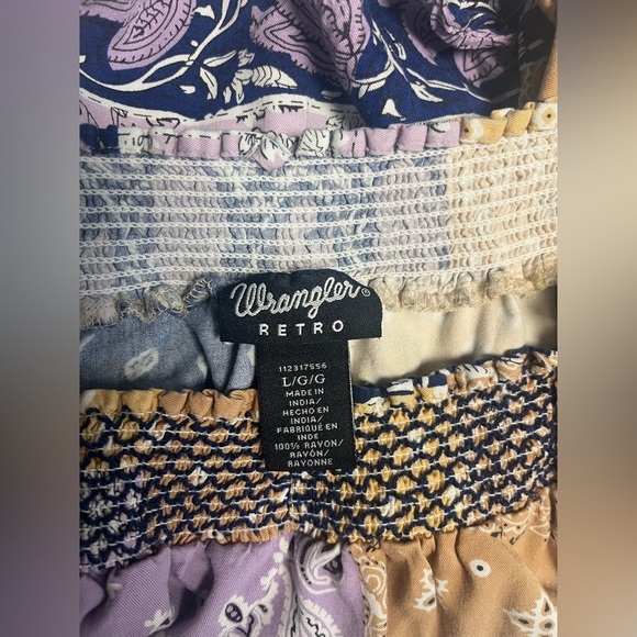 Wrangler Retro Bandana Patchwork
Print Long Sleeve Women's Crop Top
Size Large - Picture 8 of 10